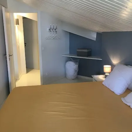 Aquitania, Apartamento *