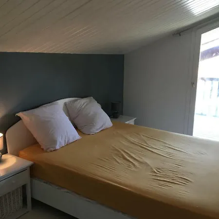 Aquitania, Apartamento *